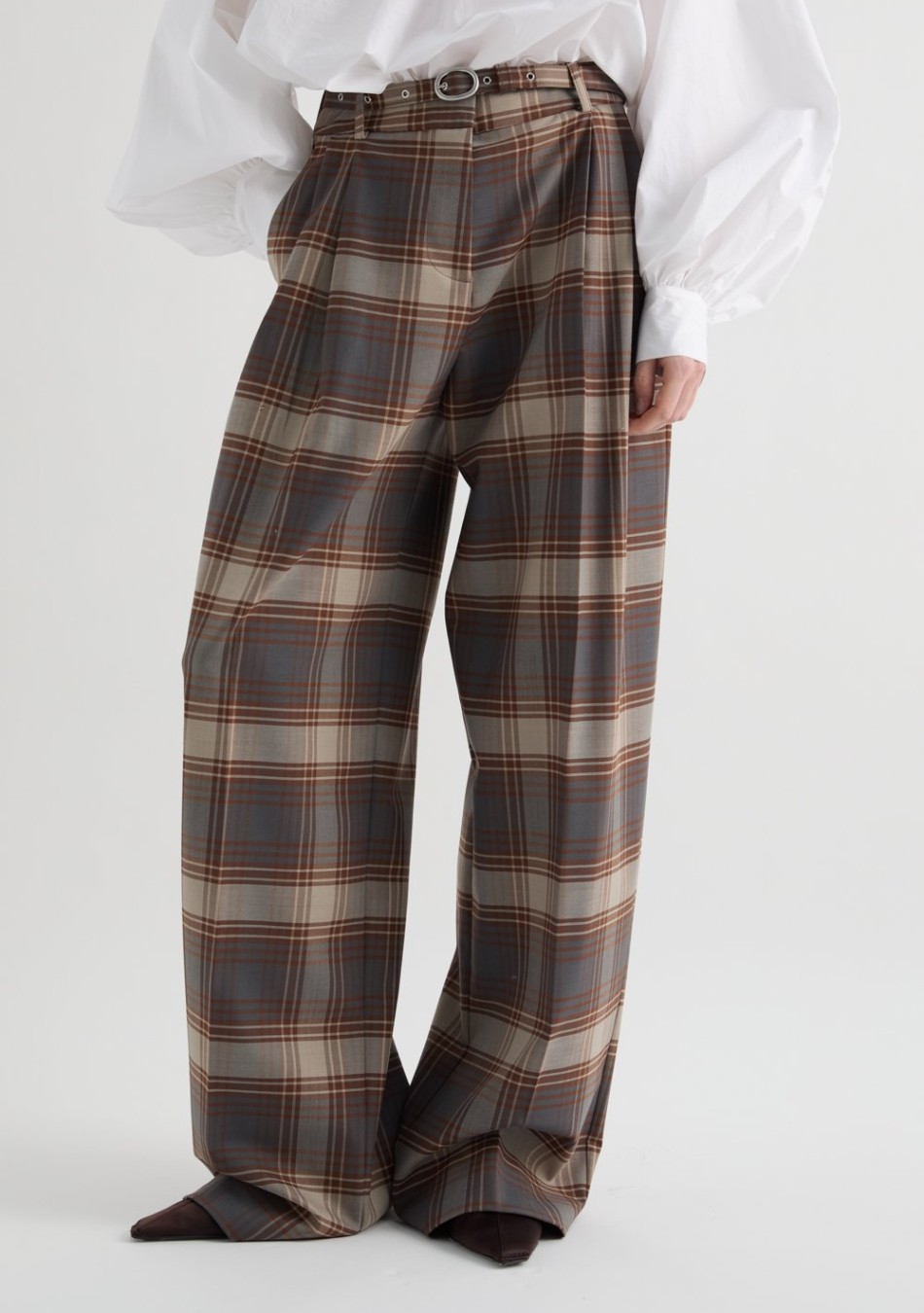 MEI MEIJ marca de prendas elegantes, femeninas y fabricadas con tejidos de alta calidad que combinan diseño italiano, comodidad