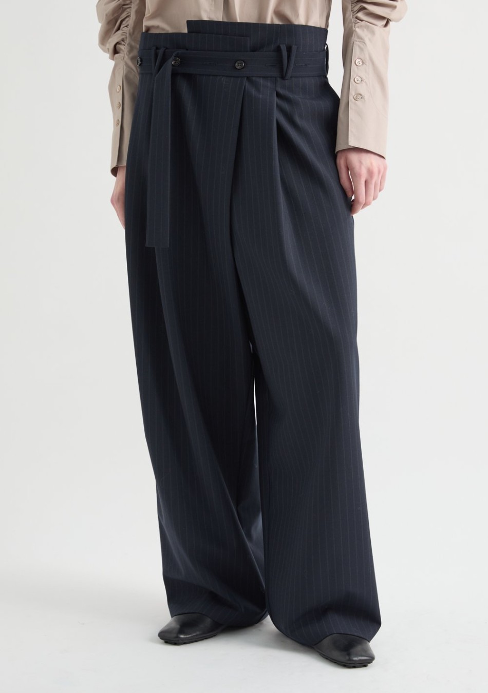 MEI MEIJ marca de prendas elegantes, femeninas y fabricadas con tejidos de alta calidad que combinan diseño italiano, comodidad