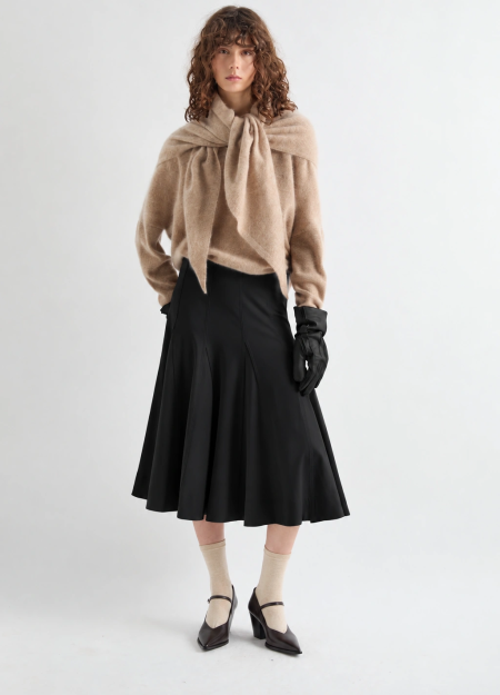 MMEIMEIJ marca de prendas elegantes, femeninas y fabricadas con tejidos de alta calidad que combinan diseño italiano, comodidad