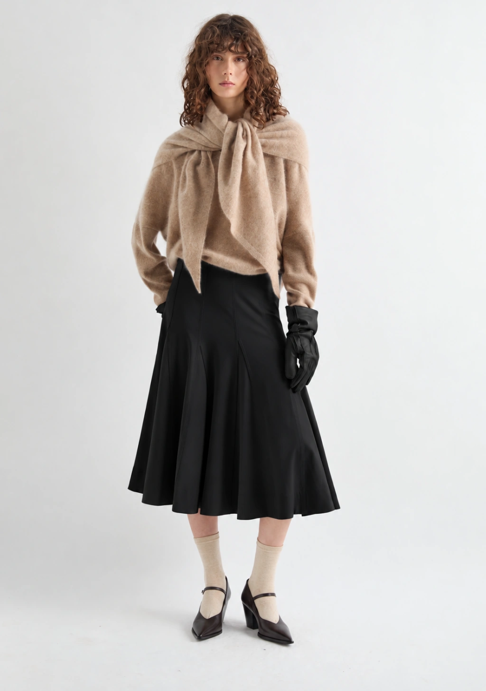 MMEIMEIJ marca de prendas elegantes, femeninas y fabricadas con tejidos de alta calidad que combinan diseño italiano, comodidad