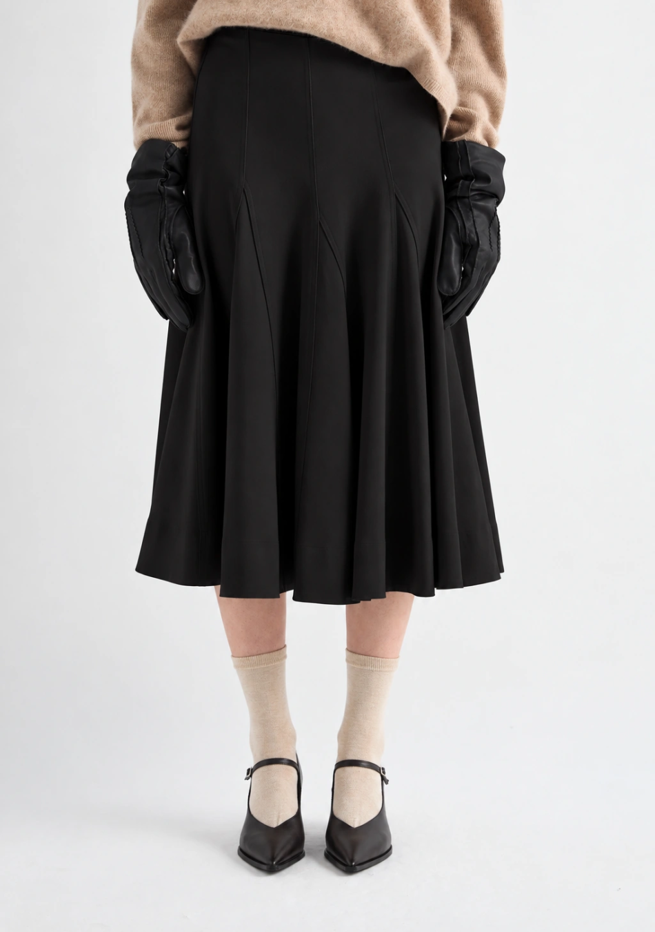 MMEIMEIJ marca de prendas elegantes, femeninas y fabricadas con tejidos de alta calidad que combinan diseño italiano, comodidad