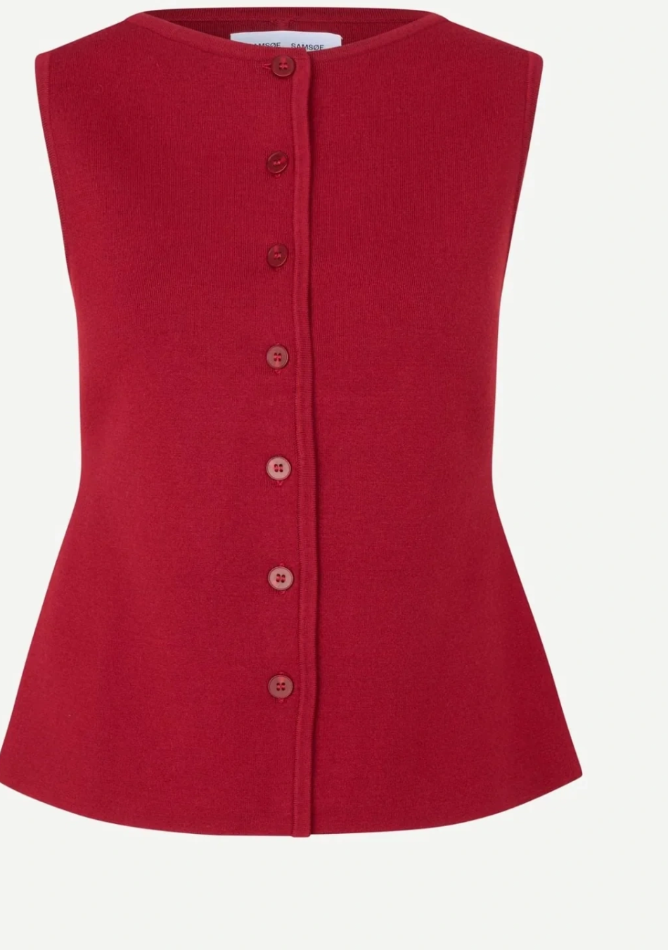 SAMSOE SAMSOE marca de moda escandinava con un diseño contemporáneo y minimalista.