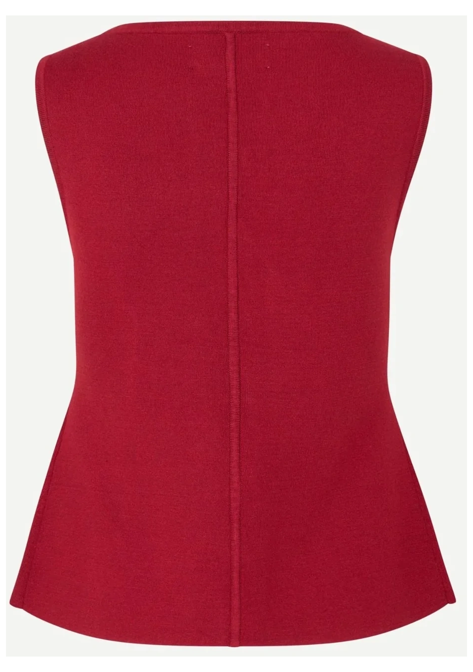 SAMSOE SAMSOE marca de moda escandinava con un diseño contemporáneo y minimalista.