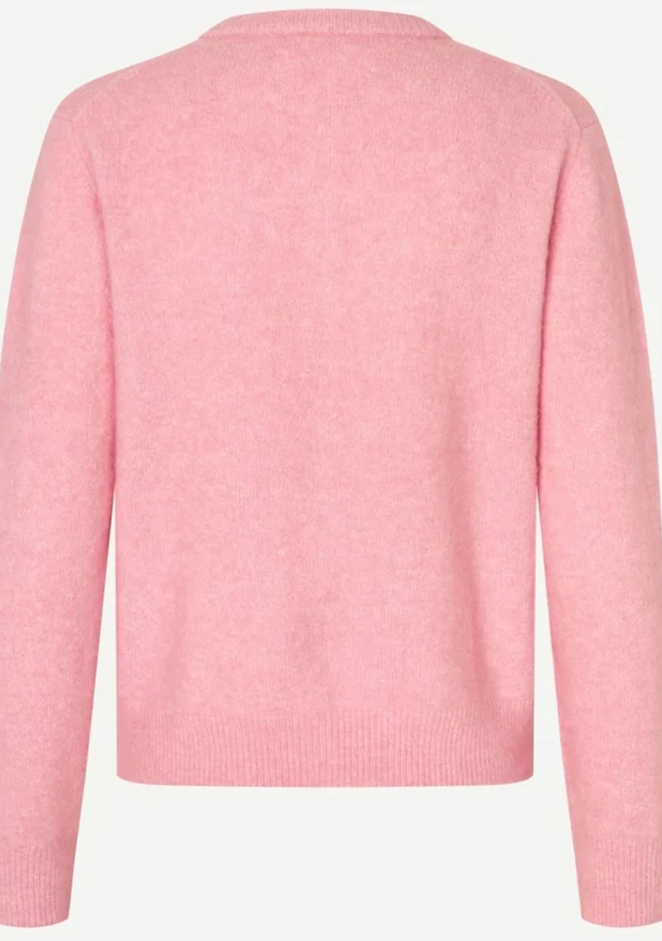 SAMSOE SAMSOE marca de moda escandinava con un diseño contemporáneo y minimalista.