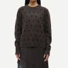 SAMSOE SAMSOE marca de moda escandinava con un diseño contemporáneo y minimalista.