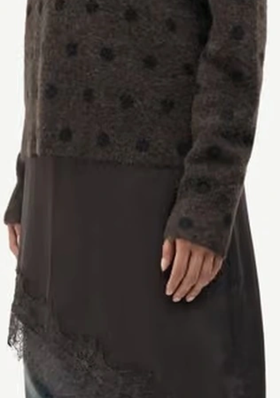 SAMSOE SAMSOE marca de moda escandinava con un diseño contemporáneo y minimalista.