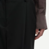 SAMSOE SAMSOE marca de moda escandinava con un diseño contemporáneo y minimalista.