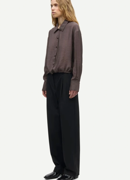 SAMSOE SAMSOE marca de moda escandinava con un diseño contemporáneo y minimalista. 2