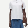 SAMSOE SAMSOE marca de moda escandinava con un diseño contemporáneo y minimalista.
