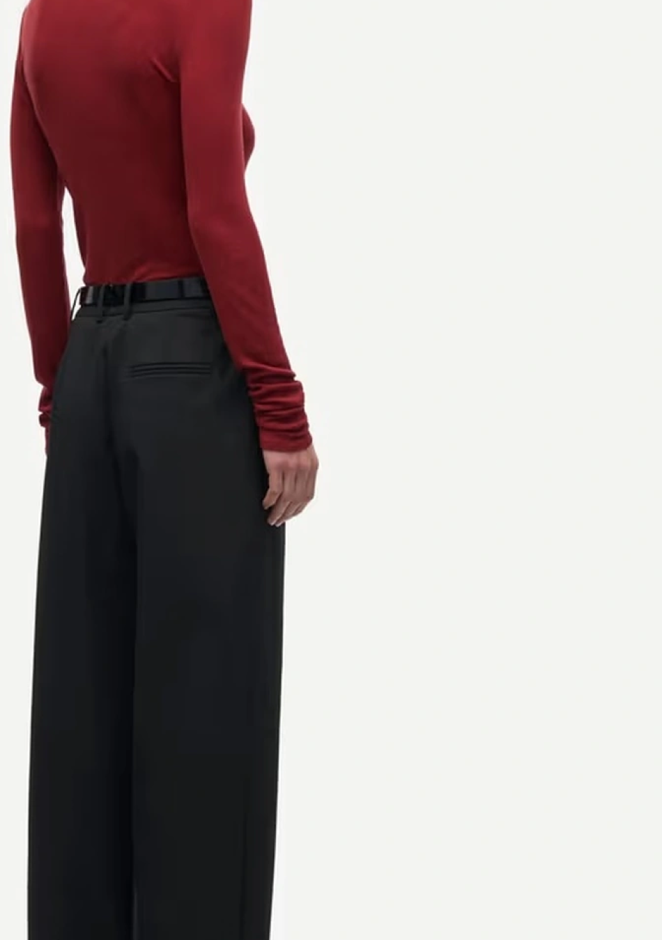 SAMSOE SAMSOE marca de moda escandinava con un diseño contemporáneo y minimalista.