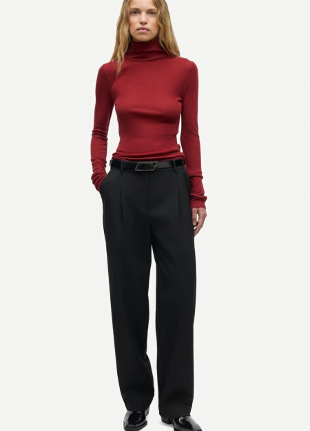 SAMSOE SAMSOE marca de moda escandinava con un diseño contemporáneo y minimalista. 2