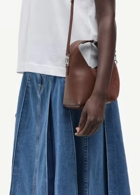 SAMSOE SAMSOE marca de moda escandinava con un diseño contemporáneo y minimalista. 2