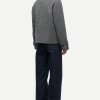 SAMSOE SAMSOE marca de moda escandinava con un diseño contemporáneo y minimalista.