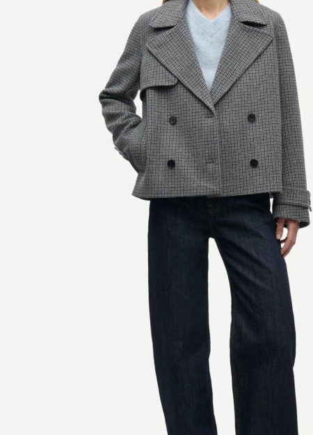 SAMSOE SAMSOE marca de moda escandinava con un diseño contemporáneo y minimalista. 2