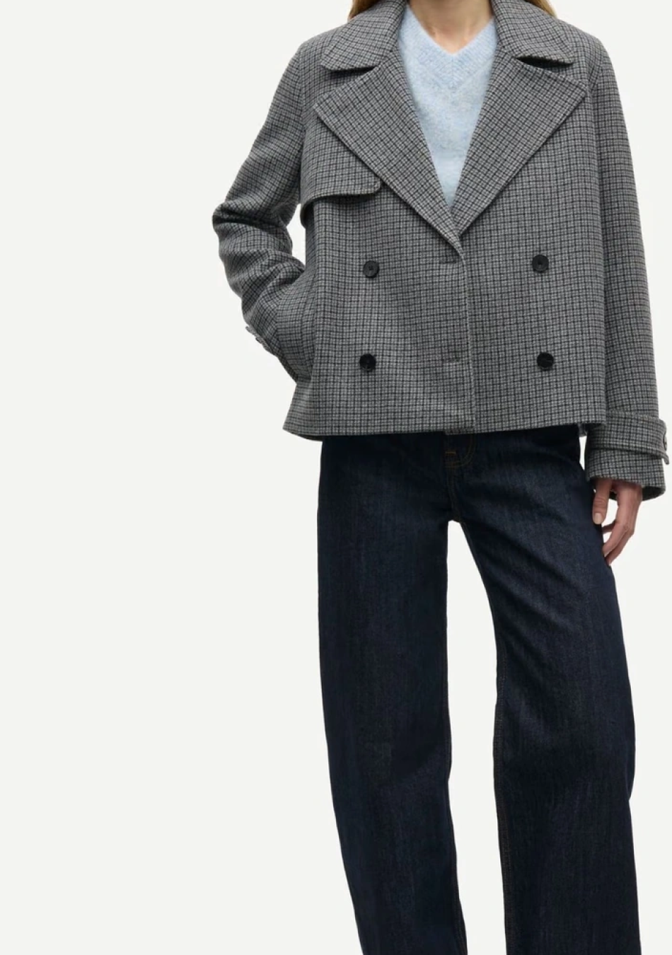 SAMSOE SAMSOE marca de moda escandinava con un diseño contemporáneo y minimalista.