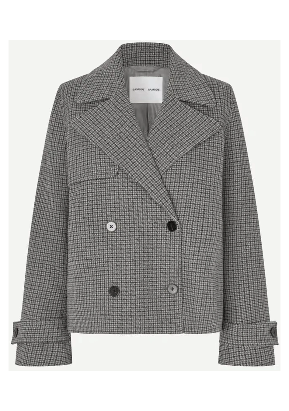 SAMSOE SAMSOE marca de moda escandinava con un diseño contemporáneo y minimalista.