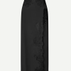 SAMSOE SAMSOE marca de moda escandinava con un diseño contemporáneo y minimalista.