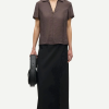 SAMSOE SAMSOE marca de moda escandinava con un diseño contemporáneo y minimalista.