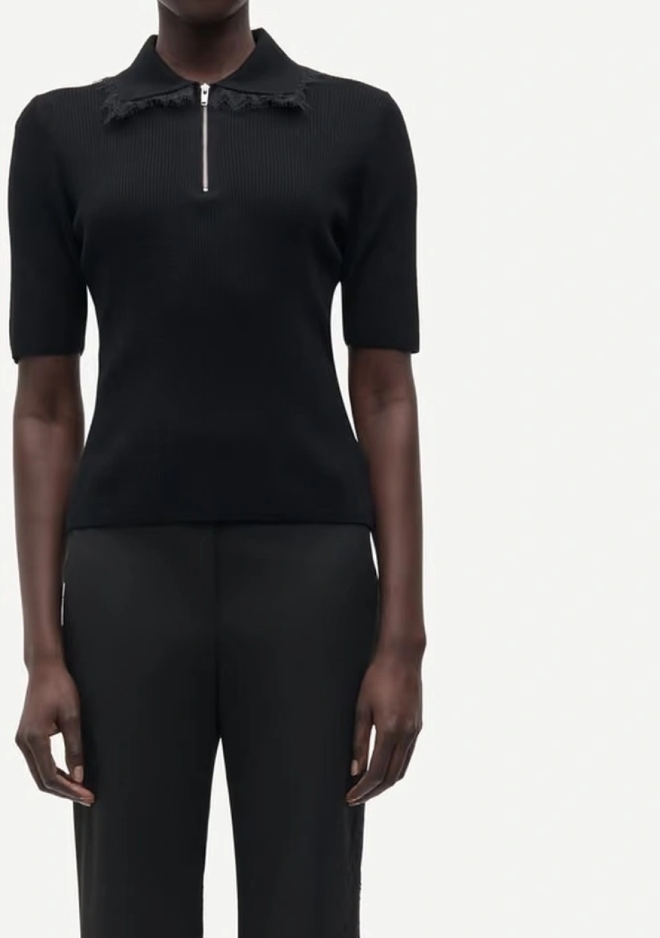 SAMSOE SAMSOE marca de moda escandinava con un diseño contemporáneo y minimalista.