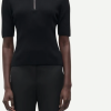 SAMSOE SAMSOE marca de moda escandinava con un diseño contemporáneo y minimalista.