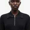 SAMSOE SAMSOE marca de moda escandinava con un diseño contemporáneo y minimalista.