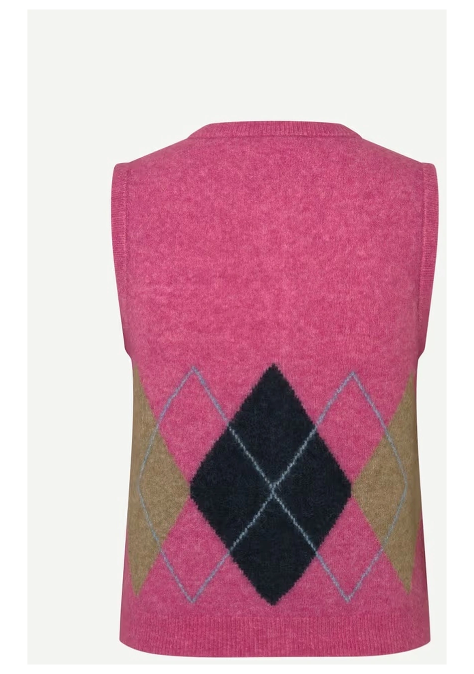 SAMSOE SAMSOE marca de moda escandinava con un diseño contemporáneo y minimalista.