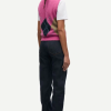 SAMSOE SAMSOE marca de moda escandinava con un diseño contemporáneo y minimalista.