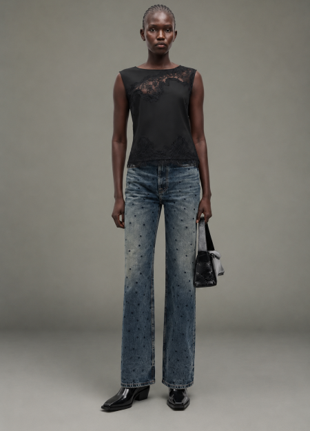 SAMSOE SAMSOE marca de moda escandinava con un diseño contemporáneo y minimalista.