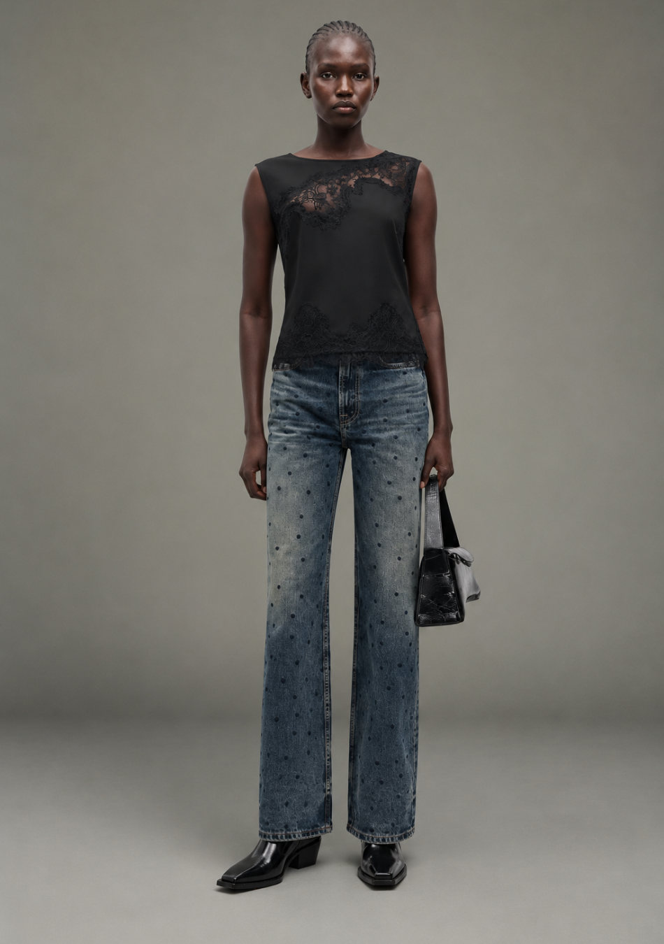 SAMSOE SAMSOE marca de moda escandinava con un diseño contemporáneo y minimalista.