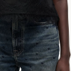 SAMSOE SAMSOE marca de moda escandinava con un diseño contemporáneo y minimalista.