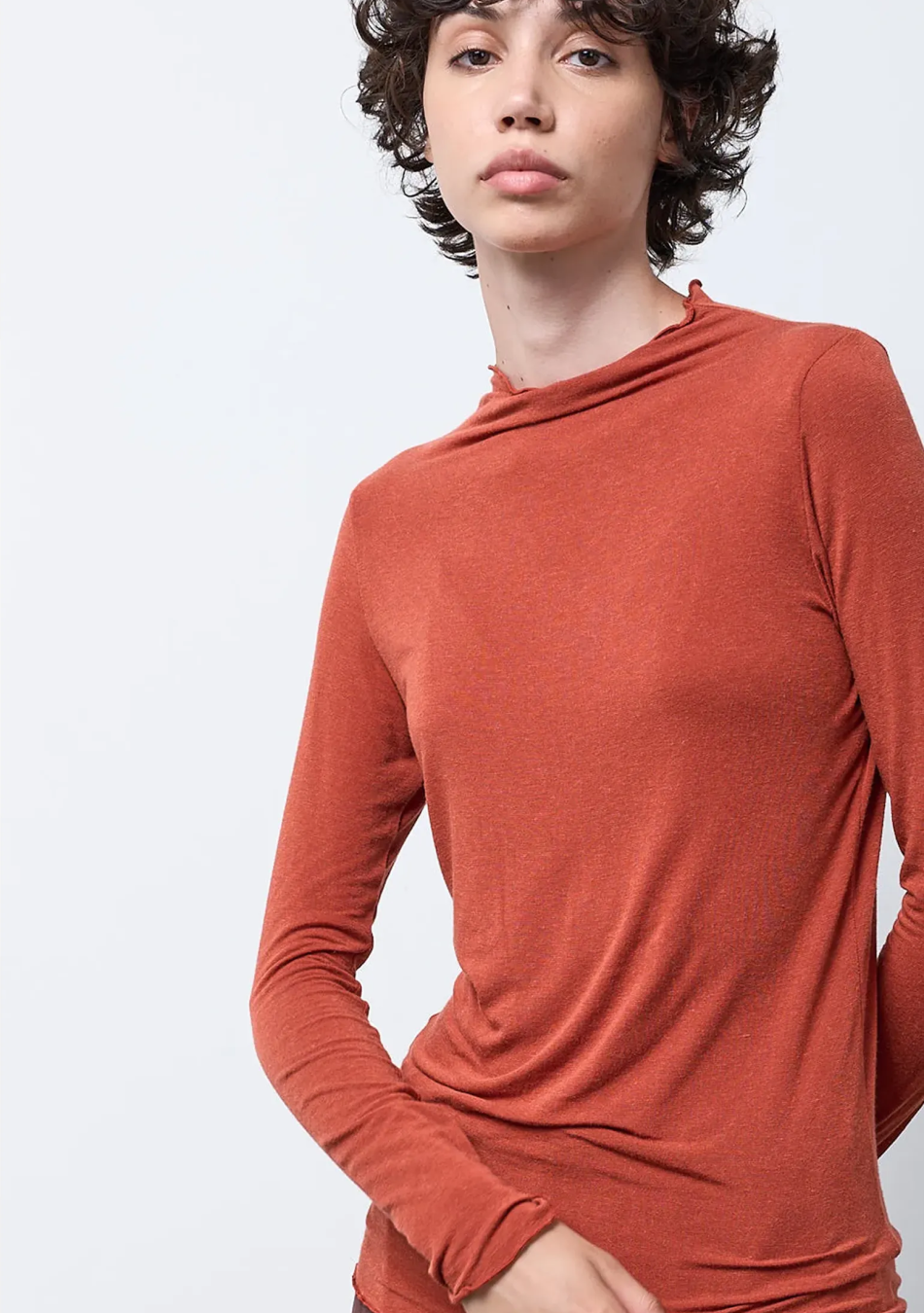 NEIRAMI marca Italiana de mujer sofisticada vanguardista y de estilo muy casual