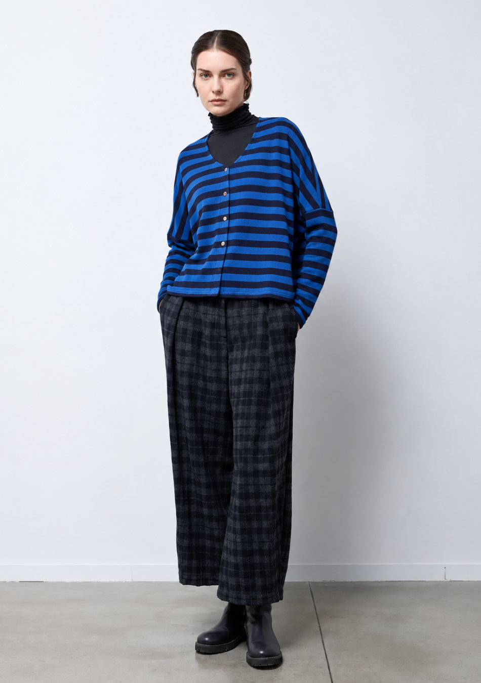 NEIRAMI OPIFICIO marca Italiana de ropa de mujer con un estilo casual vanguardista y conceptual