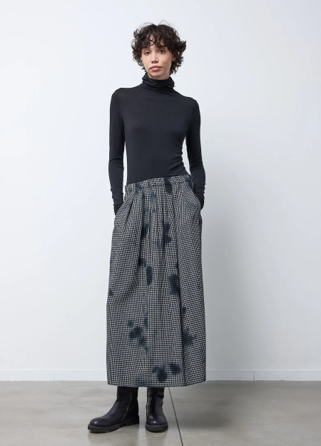 NEIRAMI OPIFICIO marca Italiana de ropa de mujer con un estilo conceptual y vanguardista