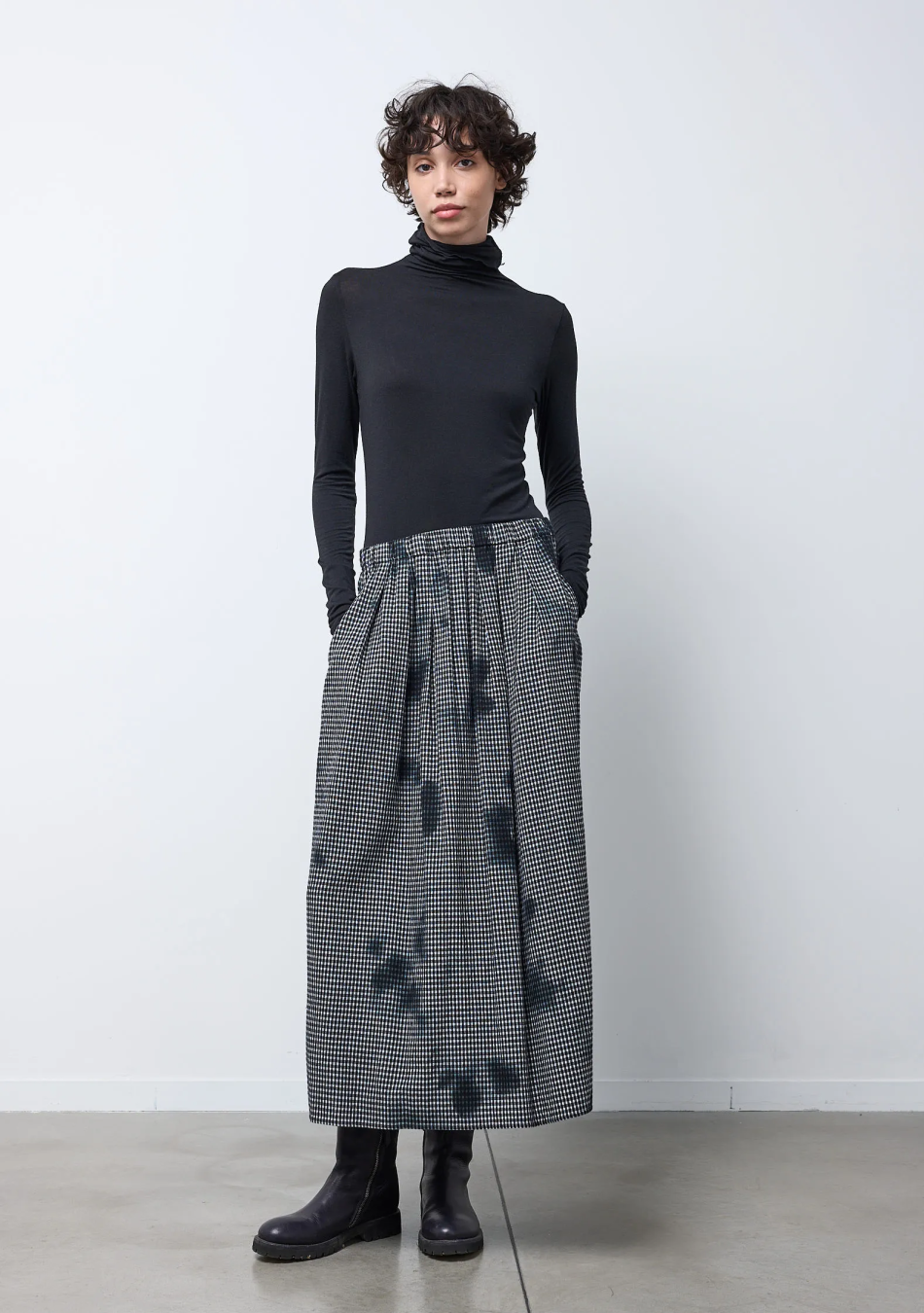 NEIRAMI OPIFICIO marca Italiana de ropa de mujer con un estilo conceptual y vanguardista