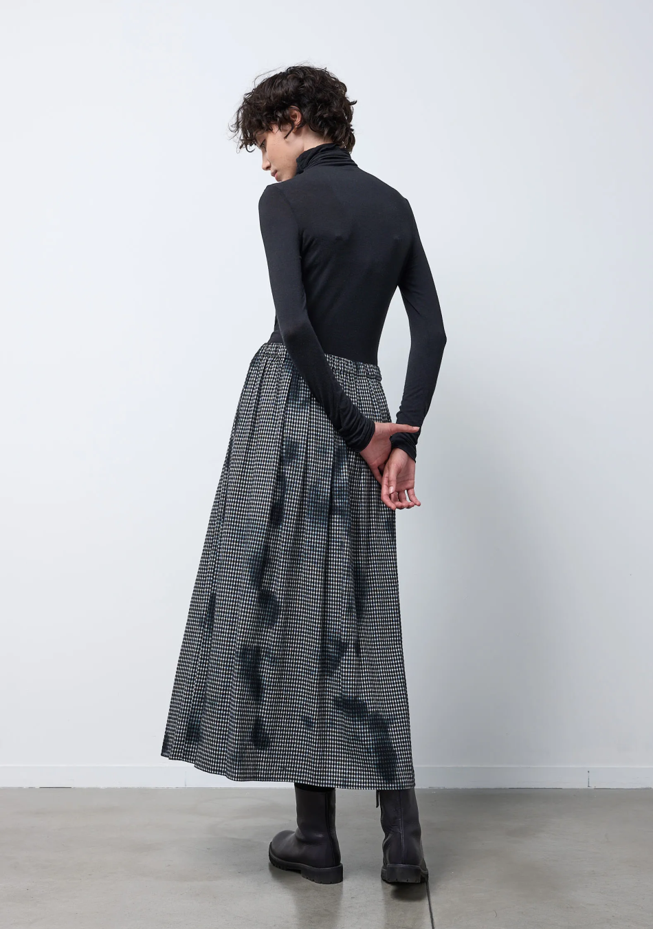 NEIRAMI OPIFICIO marca Italiana de ropa de mujer con un estilo conceptual y vanguardista