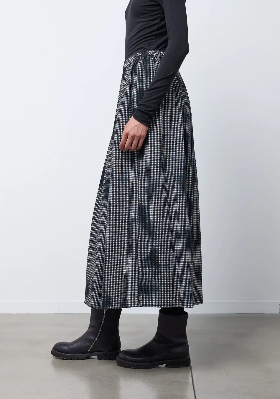 NEIRAMI OPIFICIO marca Italiana de ropa de mujer con un estilo conceptual y vanguardista